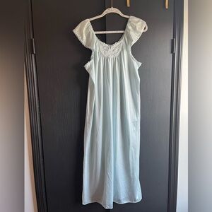VINTAGE Movie Star Brand Embroidered Elegant Chemise Nightgown